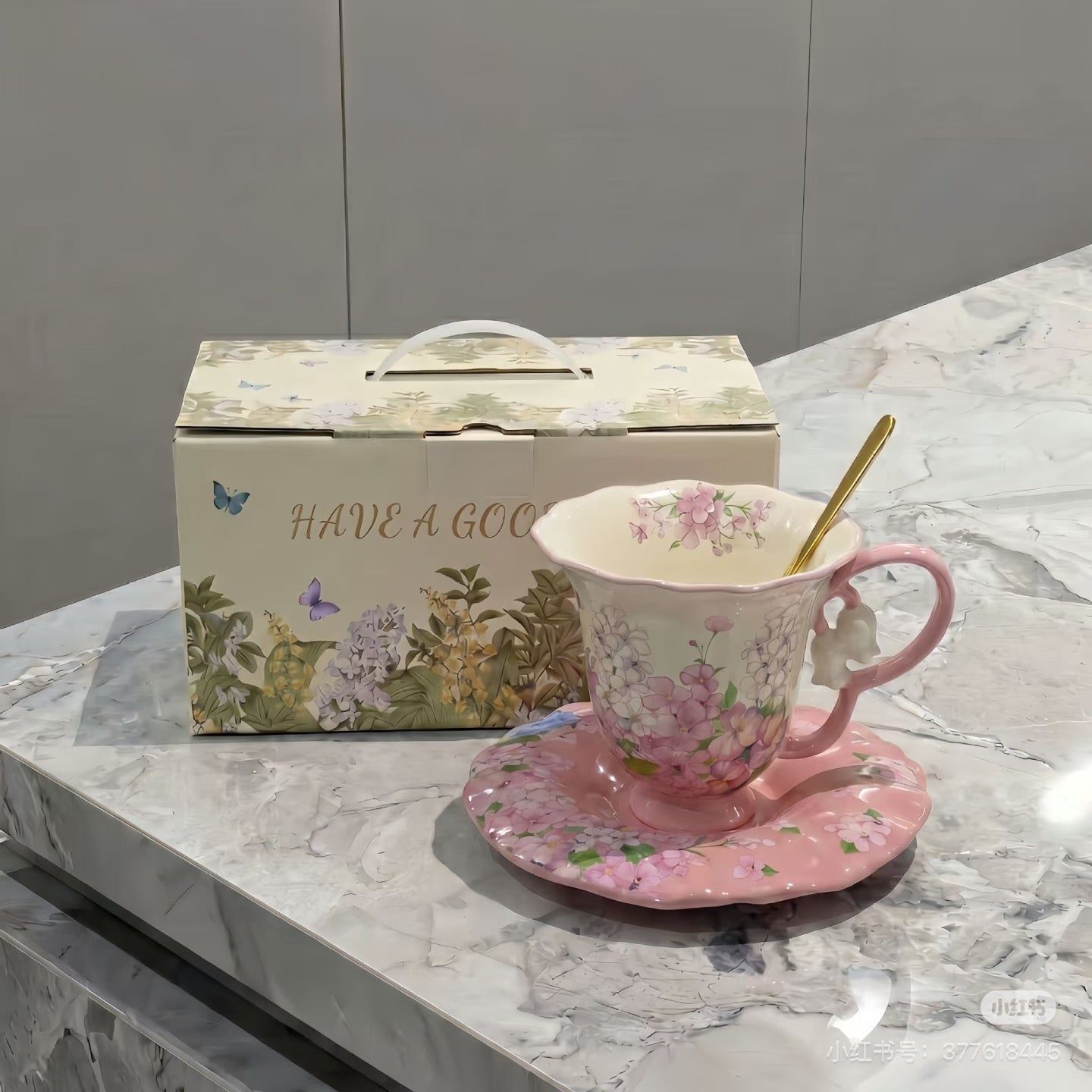 Smooth Ceramic French Look Retro Flowers Aesthetic Coffee Cup & Saucer Set (260ml) - Women's Drinkware Must-Haves, Ideal for Latte, Afternoon Tea
