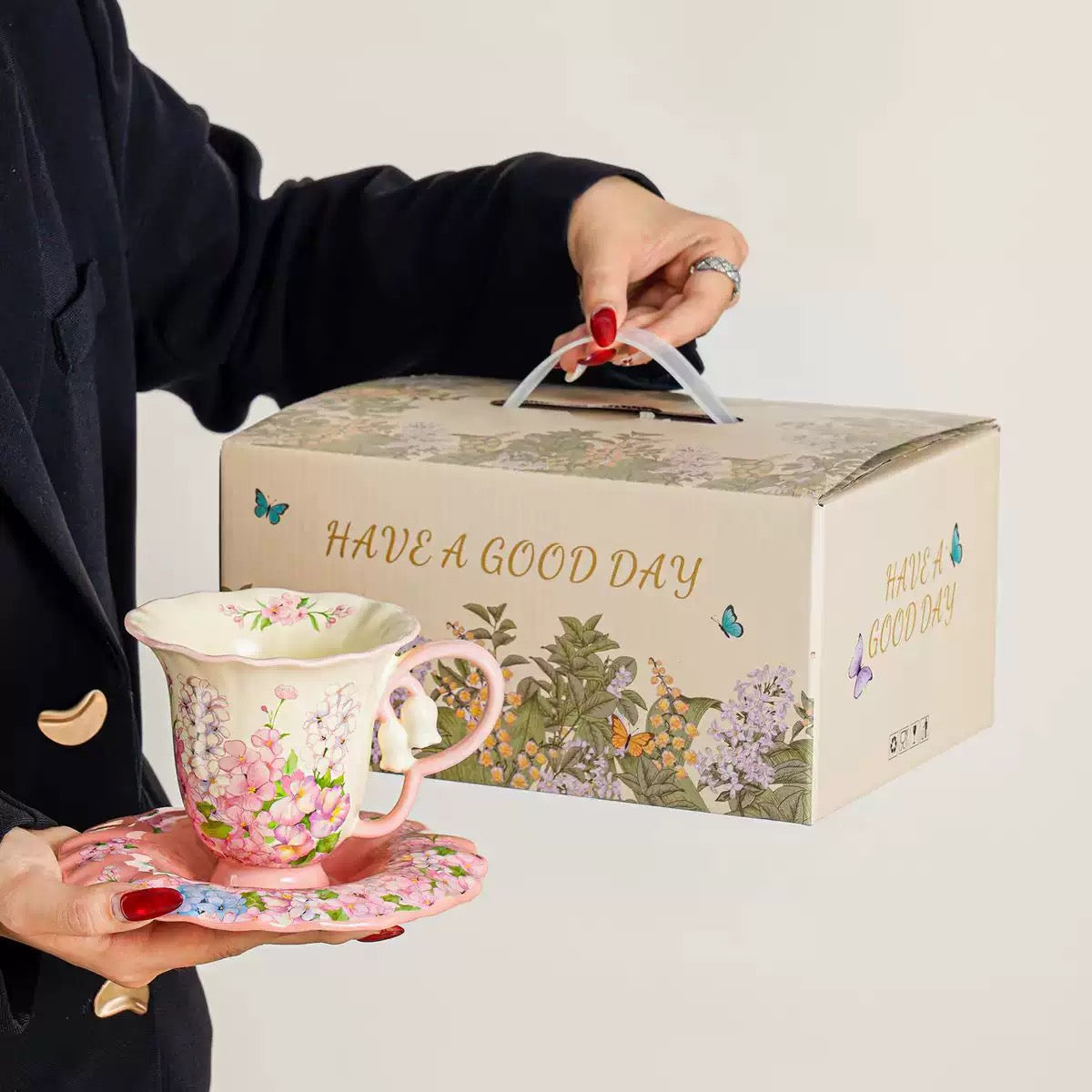 Smooth Ceramic French Look Retro Flowers Aesthetic Coffee Cup & Saucer Set (260ml) - Women's Drinkware Must-Haves, Ideal for Latte, Afternoon Tea