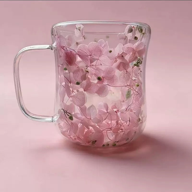 200ml High Borosilicate Double-Wall Heat-Resistant Insulated Glass Mug - Hourglass-Shape Slim Profile Floral Tea Cup with Genuine Preserved Flower Layer for Tea Lovers, Glassware Drinkware, Dining