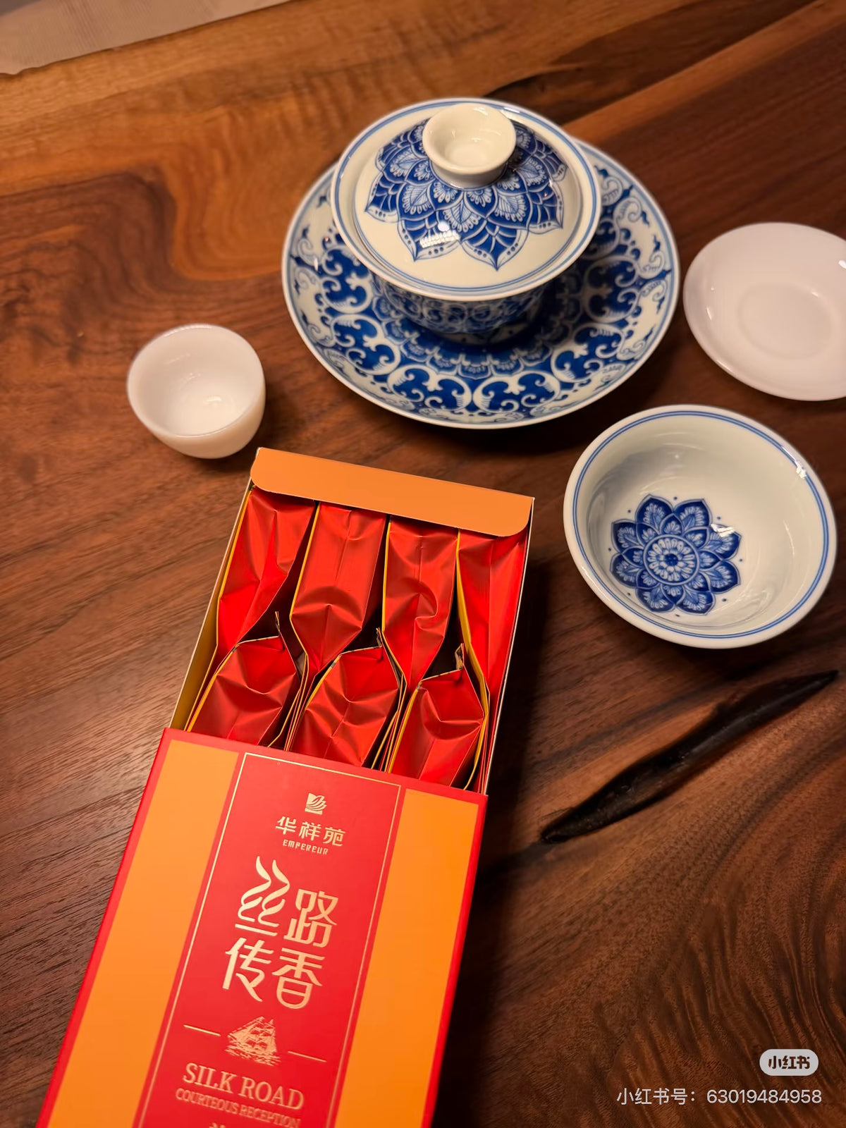 Genuine Huaxiangyuan "Silk Road Legacy" Premium Gift Set 218g – White Tea, Black Tea & Rougui Oolong, Ideal for Daily Drinking and Business Gifting.