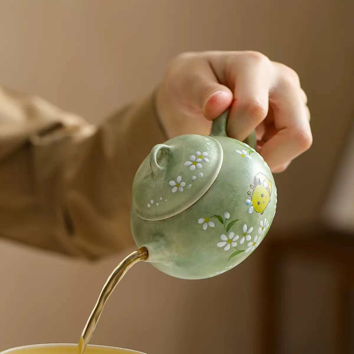 Green Porcelain "Bee Dance" Tea Set – Neo-Chinese Style 1-Teapot 2-Cup Set, Light Luxury Home Teaware for Solo or Shared Brewing