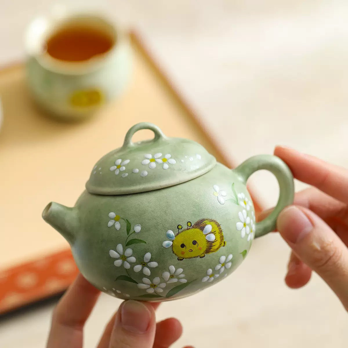Green Porcelain "Bee Dance" Tea Set – Neo-Chinese Style 1-Teapot 2-Cup Set, Light Luxury Home Teaware for Solo or Shared Brewing