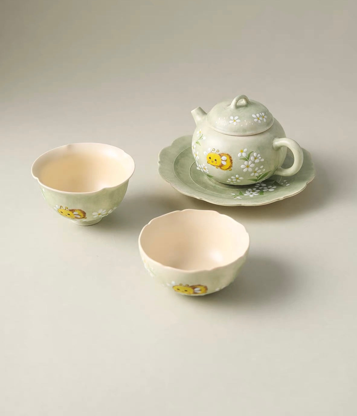 Green Porcelain "Bee Dance" Tea Set – Neo-Chinese Style 1-Teapot 2-Cup Set, Light Luxury Home Teaware for Solo or Shared Brewing