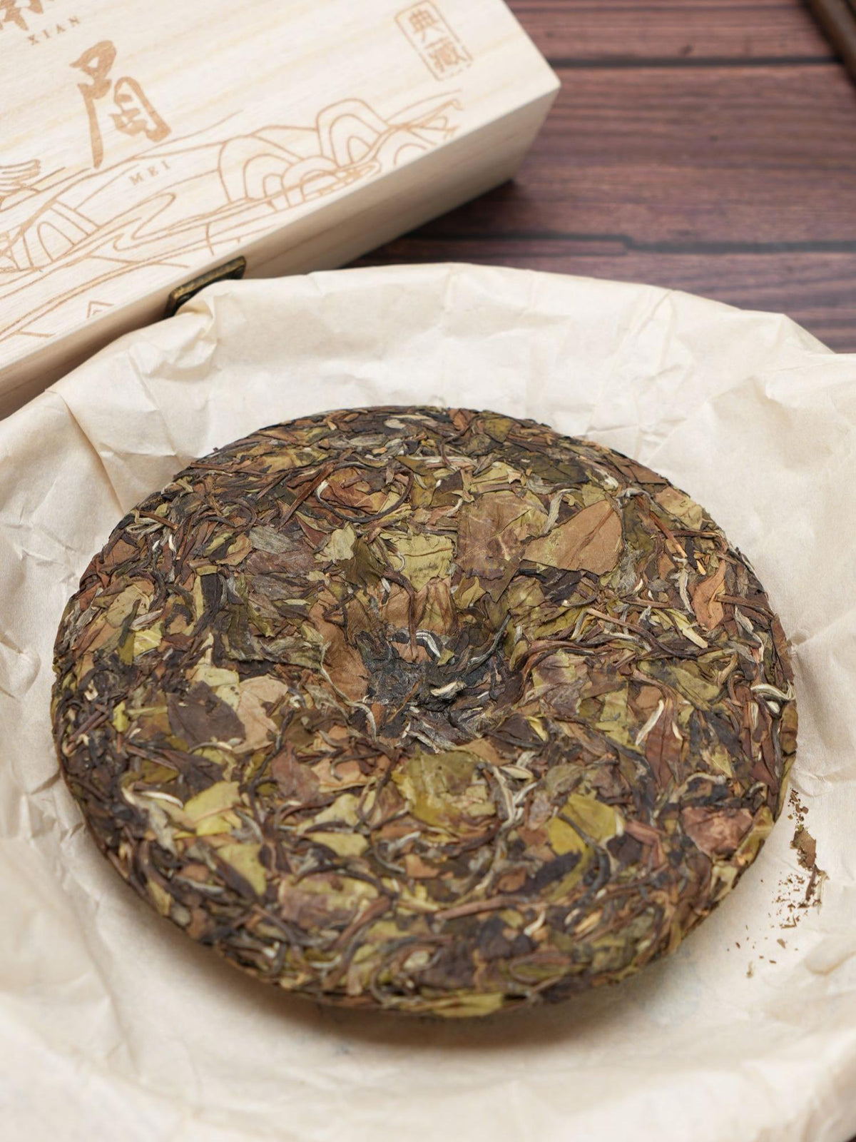 Song He Xian Mei 2022 Aged White Tea Cake Gift Set 300g First Grade Shou Mei Fuding Ningde Fujian China with Wooden Case & Tote Bag